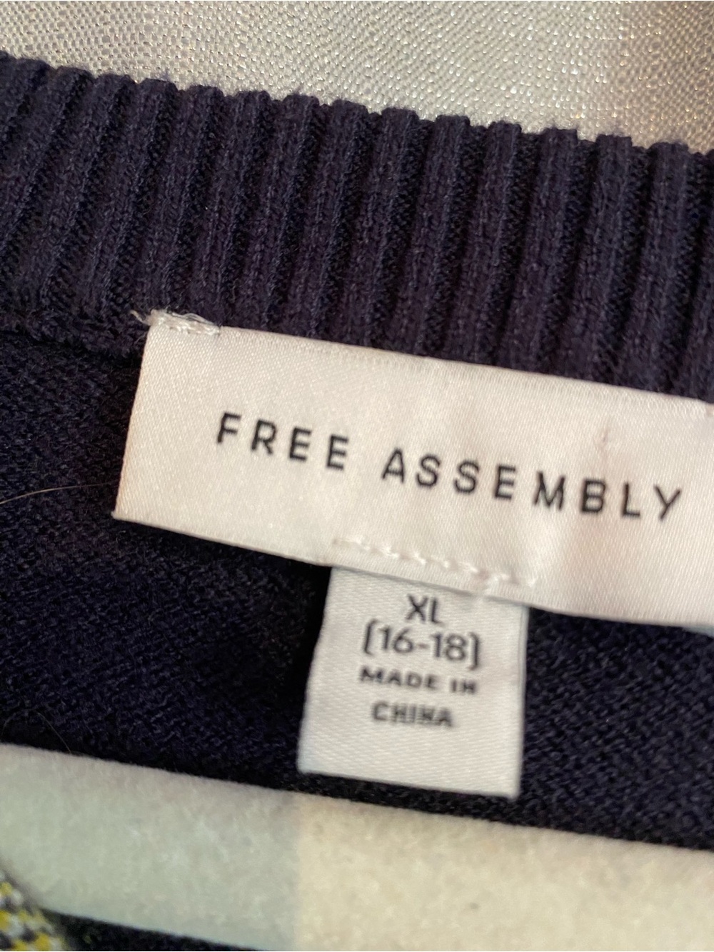 Free Assembly Floral Jacquard Shrunken Cardigan Sweater, size XL - Picture 3 of 5
